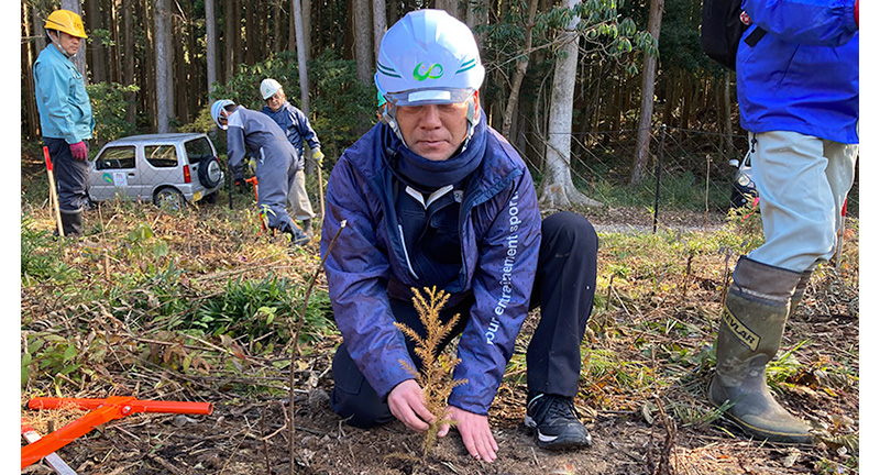 画像：不法投棄ゴミ回収の様子